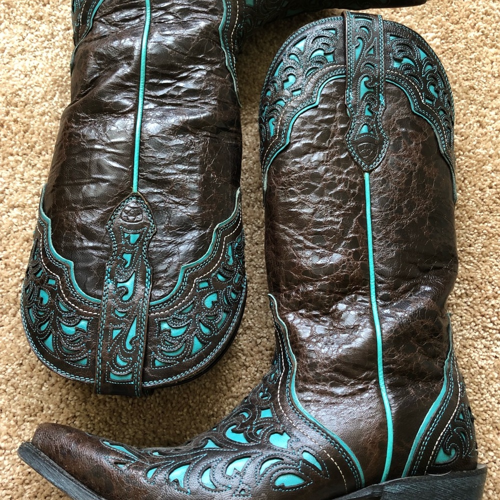 Ariat - like new limited style cowboy boots